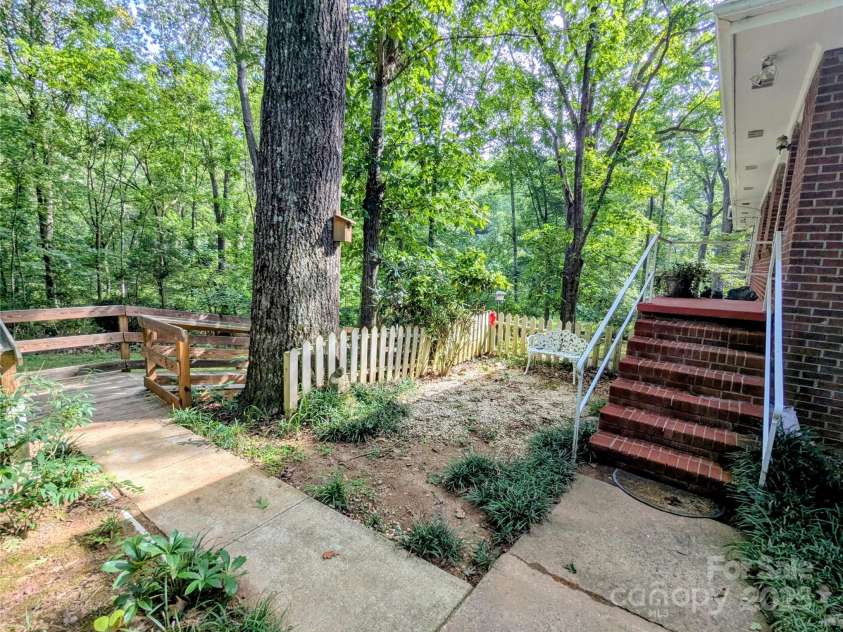505 Richards Drive, Shelby, NC 28150.  MLS# CAR4287142, YatesRealty ID 32211. Good spot for a grill.