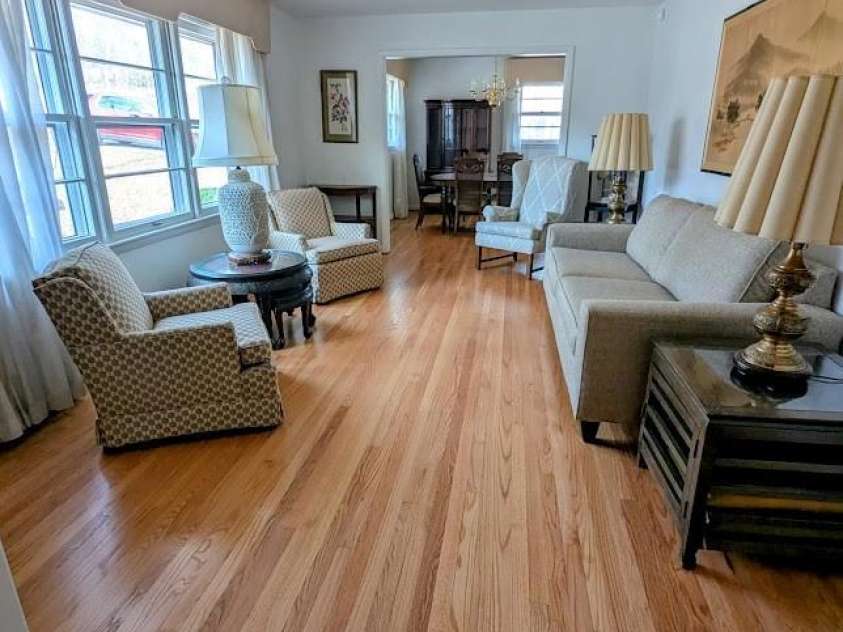 505 Richards Drive, Shelby, NC 28150.  MLS# CAR4287142, YatesRealty ID 32211. Huge living room. Gorgeous hardwood floors!