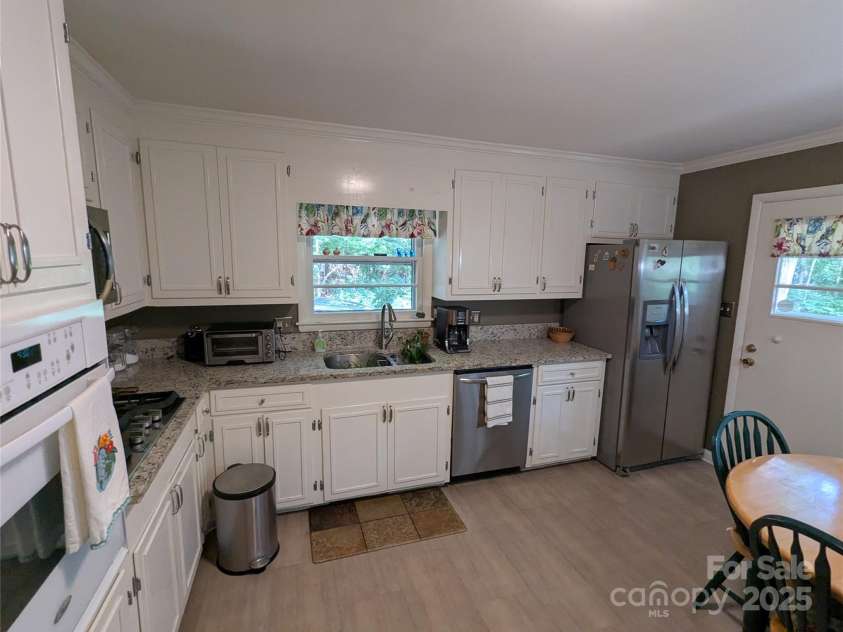 505 Richards Drive, Shelby, NC 28150.  MLS# CAR4287142, YatesRealty ID 32211. Kitchen
