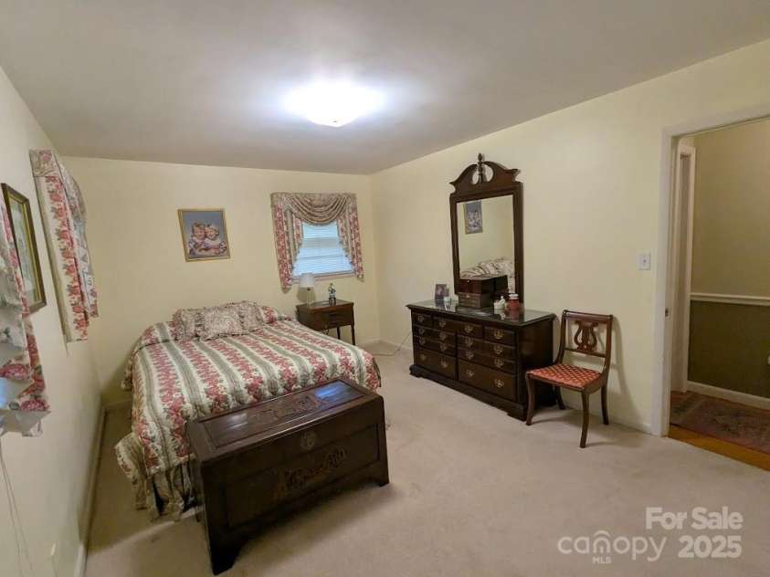 505 Richards Drive, Shelby, NC 28150.  MLS# CAR4287142, YatesRealty ID 32211. Main bedroom