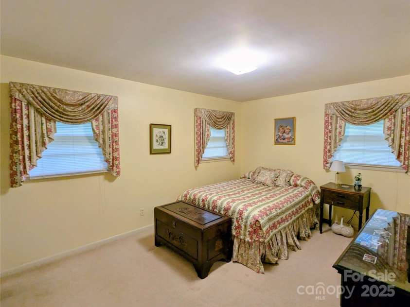 505 Richards Drive, Shelby, NC 28150.  MLS# CAR4287142, YatesRealty ID 32211. Main bedroom
