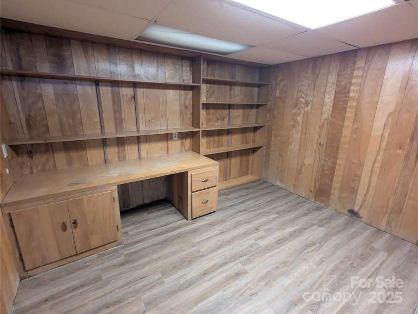 505 Richards Drive, Shelby, NC 28150.  MLS# CAR4287142, YatesRealty ID 32211. Office in the basement