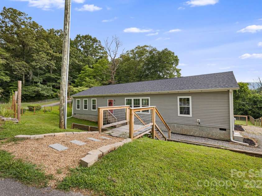 178 Spencer Street, Clyde, NC 28721.  MLS# CAR4281208, YatesRealty ID 32212. 