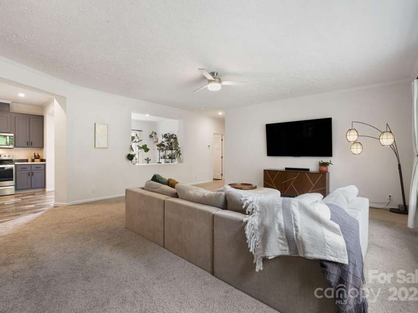 178 Spencer Street, Clyde, NC 28721.  MLS# CAR4281208, YatesRealty ID 32212. 