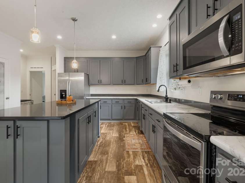 178 Spencer Street, Clyde, NC 28721.  MLS# CAR4281208, YatesRealty ID 32212. 