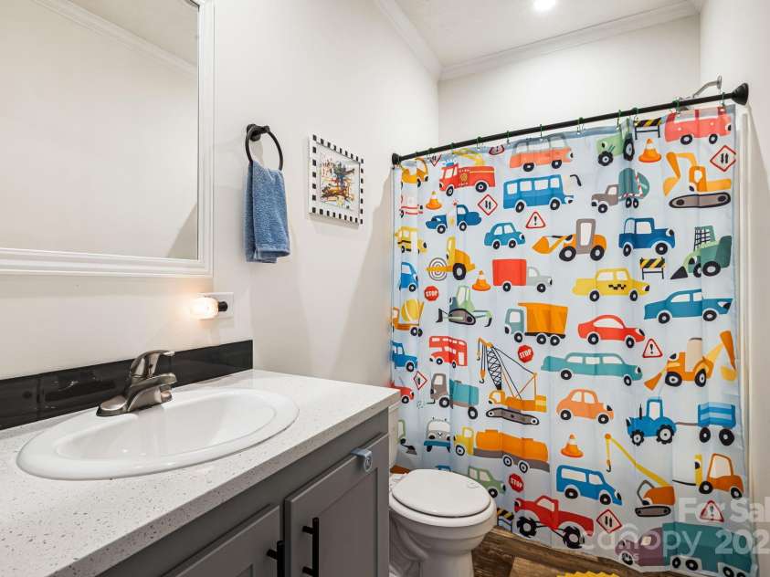 178 Spencer Street, Clyde, NC 28721.  MLS# CAR4281208, YatesRealty ID 32212. 