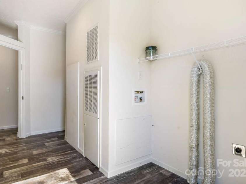 178 Spencer Street, Clyde, NC 28721.  MLS# CAR4315737, YatesRealty ID 32212. 