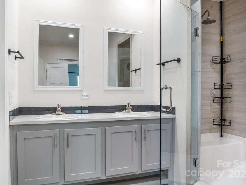 178 Spencer Street, Clyde, NC 28721.  MLS# CAR4315737, YatesRealty ID 32212. 