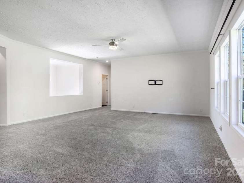 178 Spencer Street, Clyde, NC 28721.  MLS# CAR4315737, YatesRealty ID 32212. 