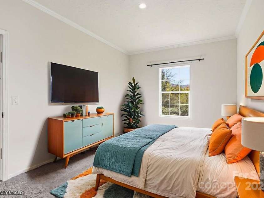 178 Spencer Street, Clyde, NC 28721.  MLS# CAR4315737, YatesRealty ID 32212. 