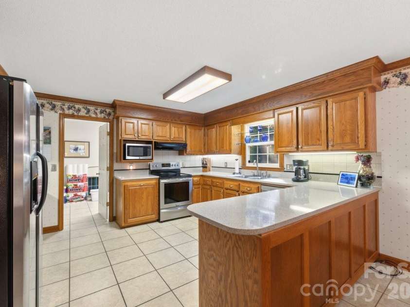 207 Lost Corner Road, Morganton, NC 28655.  MLS# CAR4390860, YatesRealty ID 32212. 