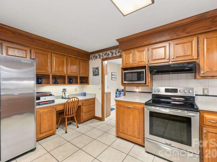 207 Lost Corner Road, Morganton, NC 28655.  MLS# CAR4390860, YatesRealty ID 32212. 