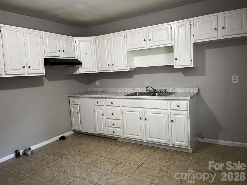 2213 Shamrock Drive, Charlotte, NC 28205.  MLS# CAR4368350, YatesRealty ID 32213. 
