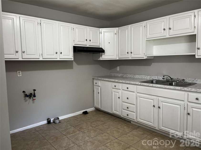 2213 Shamrock Drive, Charlotte, NC 28205.  MLS# CAR4368350, YatesRealty ID 32213. 