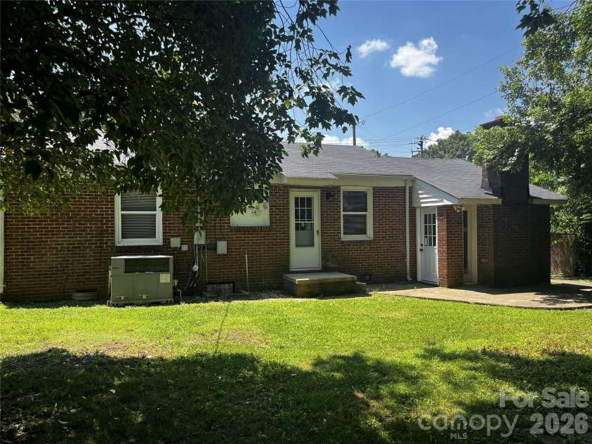 2213 Shamrock Drive, Charlotte, NC 28205.  MLS# CAR4368350, YatesRealty ID 32213. 