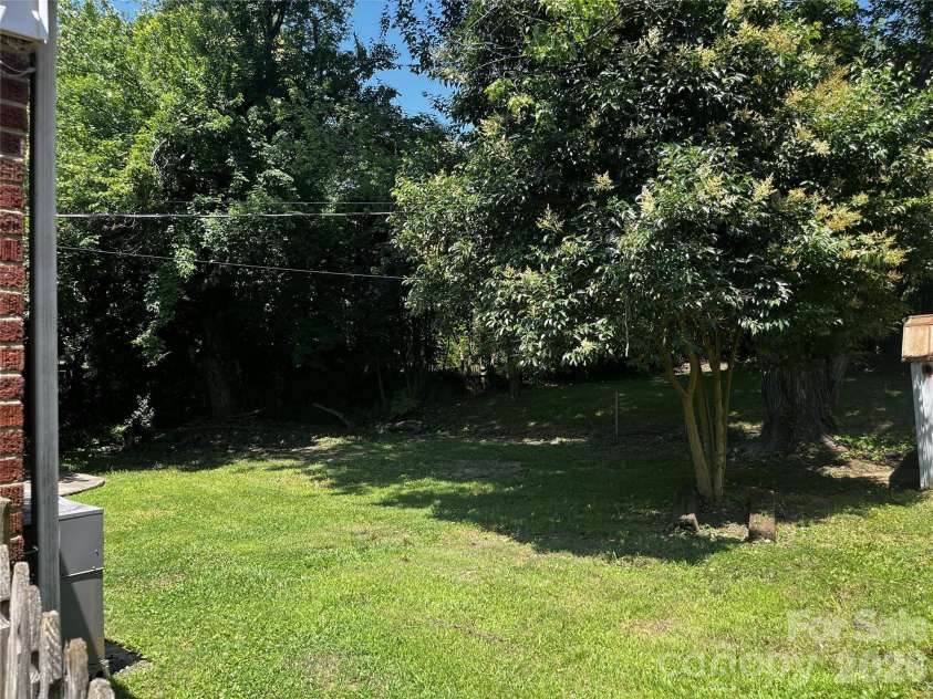 2213 Shamrock Drive, Charlotte, NC 28205.  MLS# CAR4368350, YatesRealty ID 32213. 