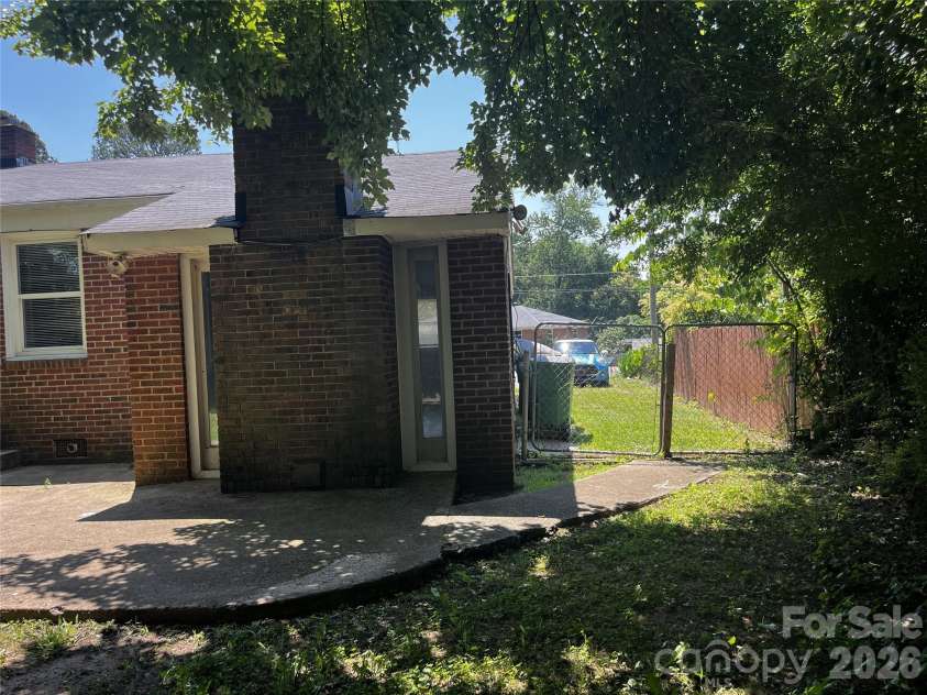 2213 Shamrock Drive, Charlotte, NC 28205.  MLS# CAR4368350, YatesRealty ID 32213. 
