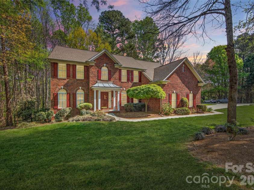 12532 Overlook Mountain Drive, Charlotte, NC 28216.  MLS# CAR4369521, YatesRealty ID 32214. 
