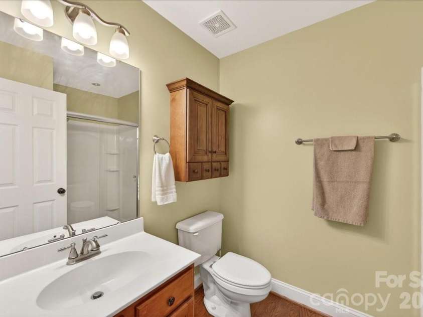 12532 Overlook Mountain Drive, Charlotte, NC 28216.  MLS# CAR4369521, YatesRealty ID 32214. Full Bath Main Floor