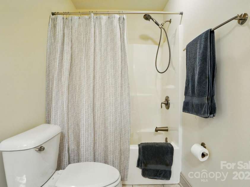 1705 Townsend Lane, Rock Hill, SC 29730.  MLS# CAR4260528, YatesRealty ID 32214. Jack and Jill Full bathroom on second level