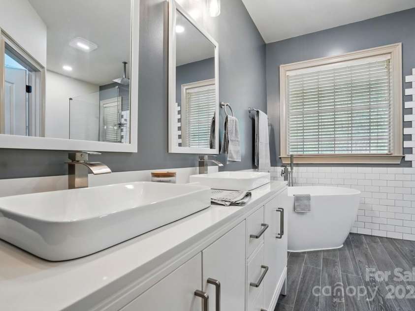 1705 Townsend Lane, Rock Hill, SC 29730.  MLS# CAR4260528, YatesRealty ID 32214. Primary bathroom with soaking tub