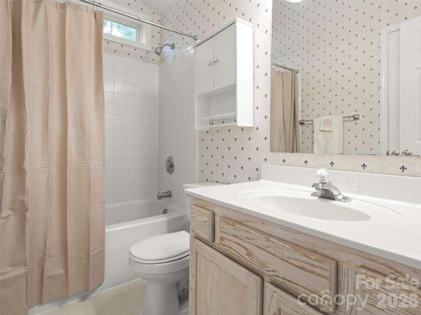 439 Glensprings Drive, Fletcher, NC 28732.  MLS# CAR4393124, YatesRealty ID 32215. 2nd Bath