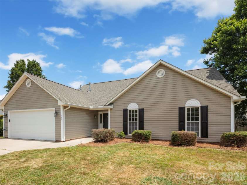 439 Glensprings Drive, Fletcher, NC 28732.  MLS# CAR4393124, YatesRealty ID 32215. 