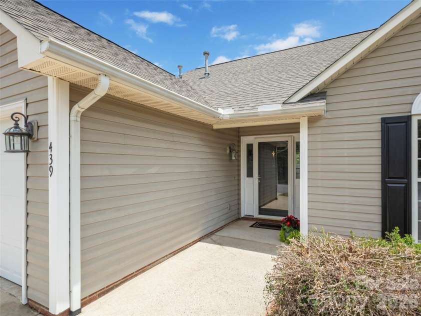 439 Glensprings Drive, Fletcher, NC 28732.  MLS# CAR4393124, YatesRealty ID 32215. 
