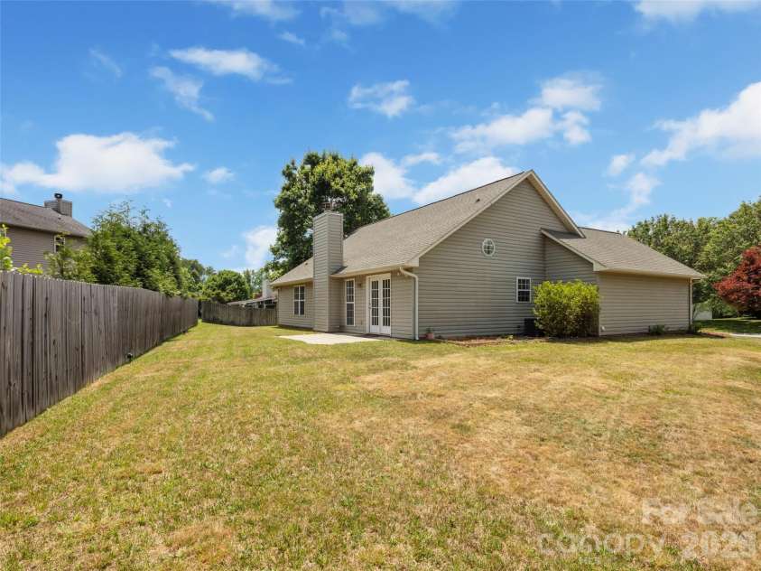 439 Glensprings Drive, Fletcher, NC 28732.  MLS# CAR4393124, YatesRealty ID 32215. 