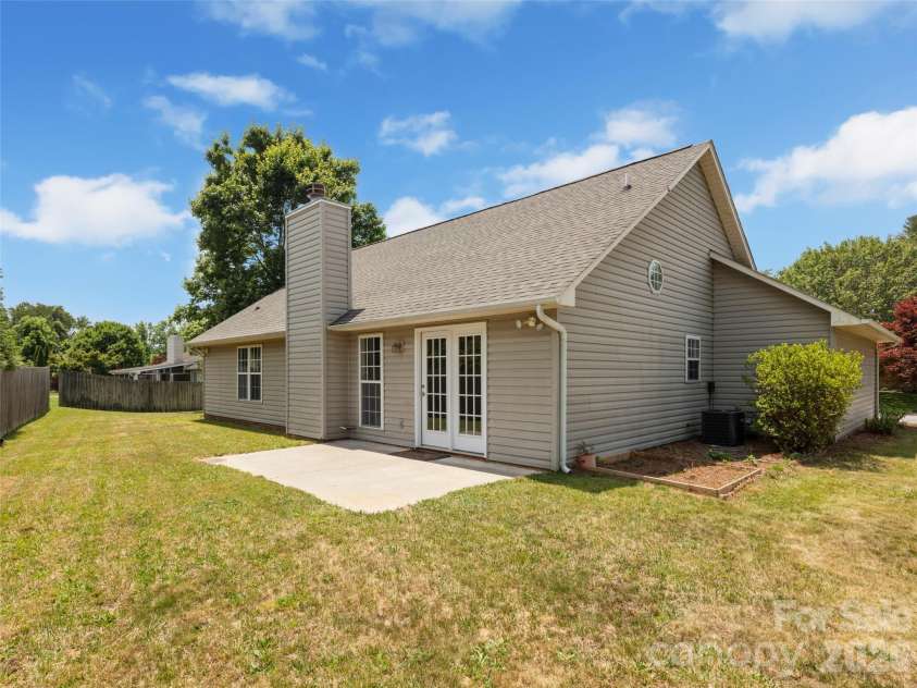 439 Glensprings Drive, Fletcher, NC 28732.  MLS# CAR4393124, YatesRealty ID 32215. 