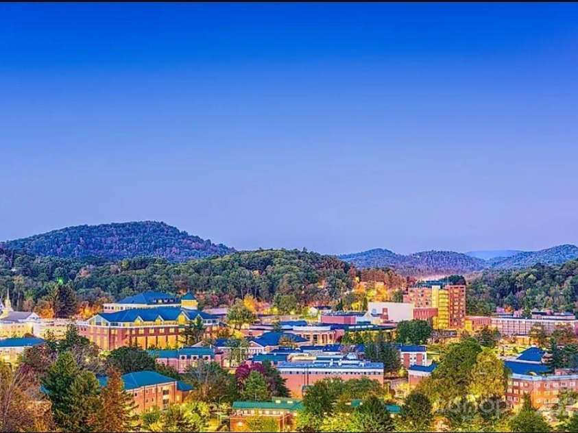 751 Millers Pond Lane, Boone, NC 28607.  MLS# CAR4258831, YatesRealty ID 32216. 