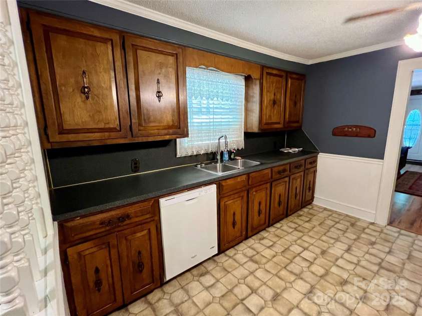 1423 Wiscassett Street, Albemarle, NC 28001.  MLS# CAR4289129, YatesRealty ID 32217. Kitchen