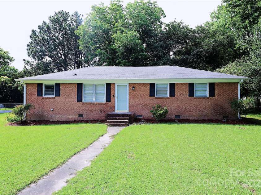 1227 Flowe Drive, Matthews, NC 28104.  MLS# CAR4271207, YatesRealty ID 32218. 