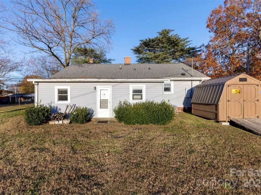 6621 Charlie Walker Road, Kannapolis, NC 28081.  MLS# CAR4321839, YatesRealty ID 3222. 