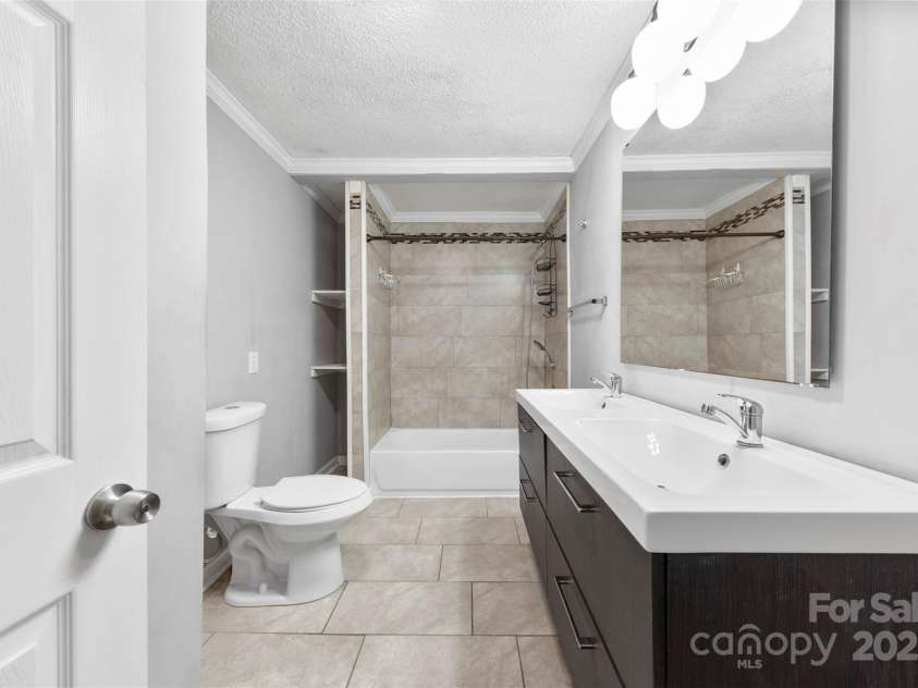6621 Charlie Walker Road, Kannapolis, NC 28081.  MLS# CAR4321839, YatesRealty ID 3222. Bathroom 