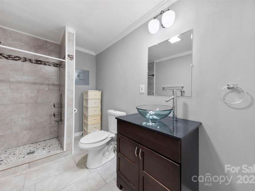6621 Charlie Walker Road, Kannapolis, NC 28081.  MLS# CAR4321839, YatesRealty ID 3222. Bathroom