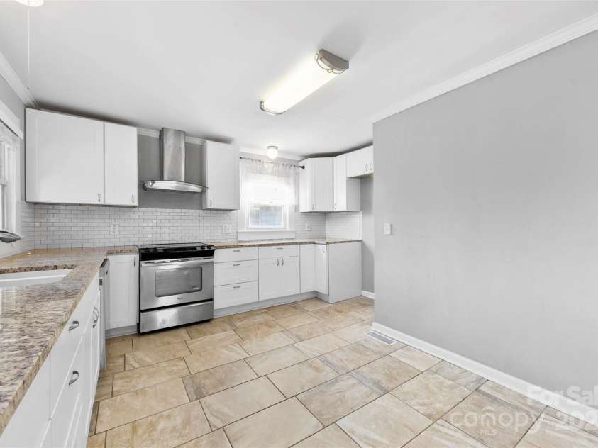 6621 Charlie Walker Road, Kannapolis, NC 28081.  MLS# CAR4321839, YatesRealty ID 3222. Kitchen