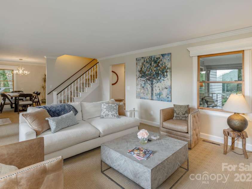 40 Blackberry Trail, Sapphire, NC 28774.  MLS# CAR4285870, YatesRealty ID 32220. 