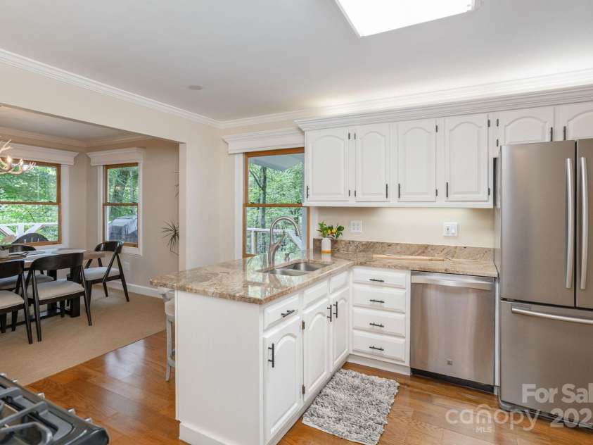 40 Blackberry Trail, Sapphire, NC 28774.  MLS# CAR4285870, YatesRealty ID 32220. 