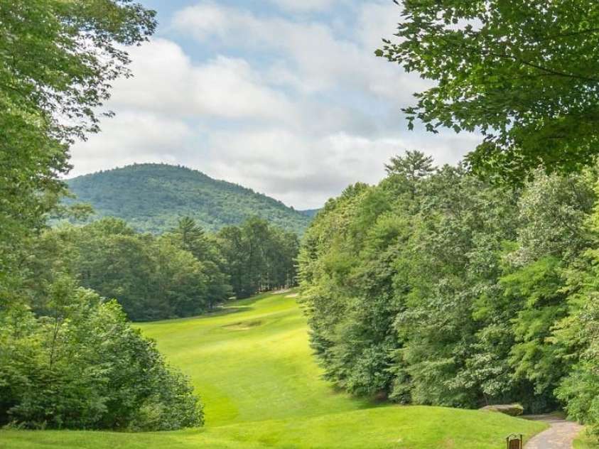 40 Blackberry Trail, Sapphire, NC 28774.  MLS# CAR4285870, YatesRealty ID 32220. 