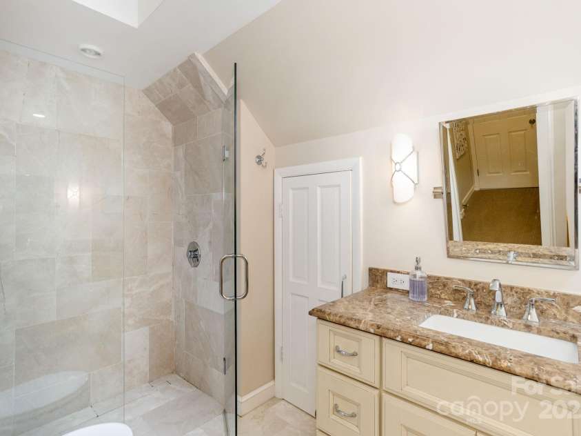 40 Blackberry Trail, Sapphire, NC 28774.  MLS# CAR4285870, YatesRealty ID 32220. 