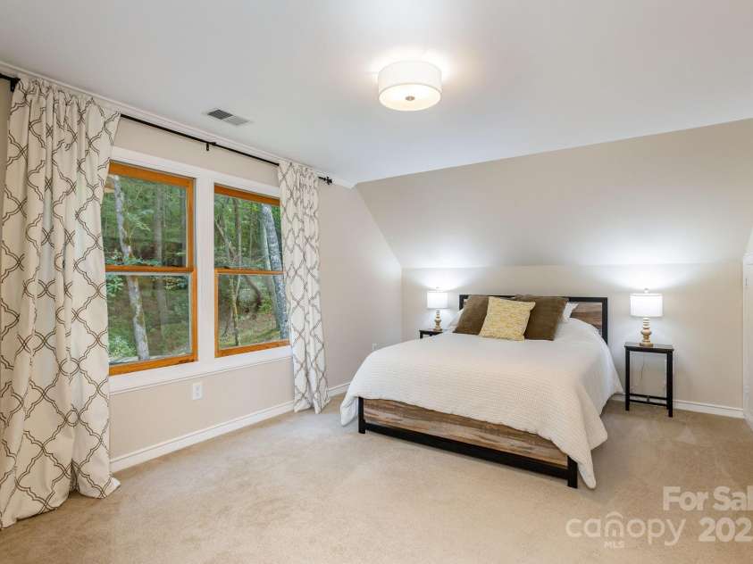 40 Blackberry Trail, Sapphire, NC 28774.  MLS# CAR4285870, YatesRealty ID 32220. 