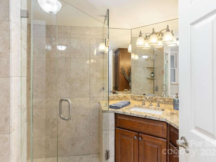 40 Blackberry Trail, Sapphire, NC 28774.  MLS# CAR4285870, YatesRealty ID 32220. 