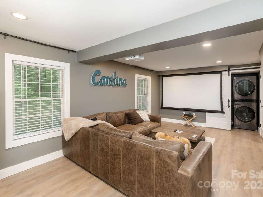 40 Blackberry Trail, Sapphire, NC 28774.  MLS# CAR4285870, YatesRealty ID 32220. 