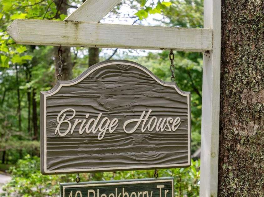 40 Blackberry Trail, Sapphire, NC 28774.  MLS# CAR4285870, YatesRealty ID 32220. 