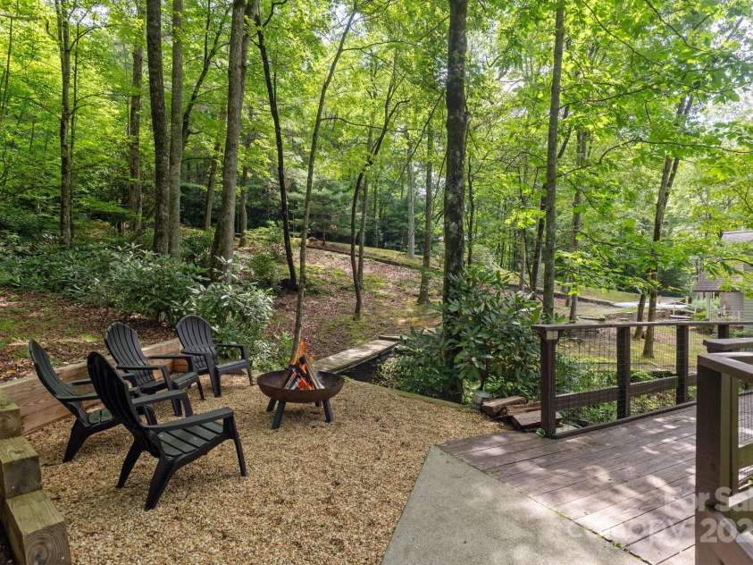 40 Blackberry Trail, Sapphire, NC 28774.  MLS# CAR4285870, YatesRealty ID 32220. 