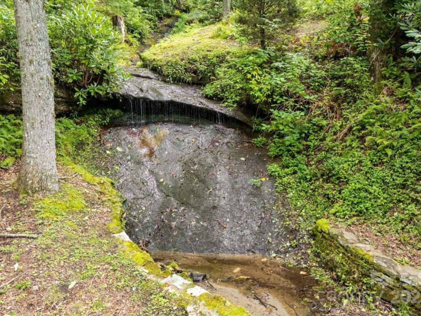 40 Blackberry Trail, Sapphire, NC 28774.  MLS# CAR4285870, YatesRealty ID 32220. 