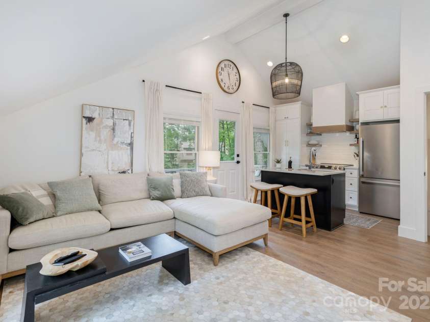 40 Blackberry Trail, Sapphire, NC 28774.  MLS# CAR4285870, YatesRealty ID 32220. 