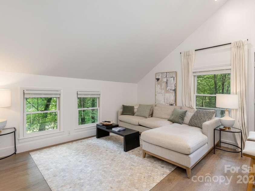 40 Blackberry Trail, Sapphire, NC 28774.  MLS# CAR4285870, YatesRealty ID 32220. 