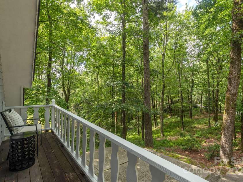 40 Blackberry Trail, Sapphire, NC 28774.  MLS# CAR4285870, YatesRealty ID 32220. 